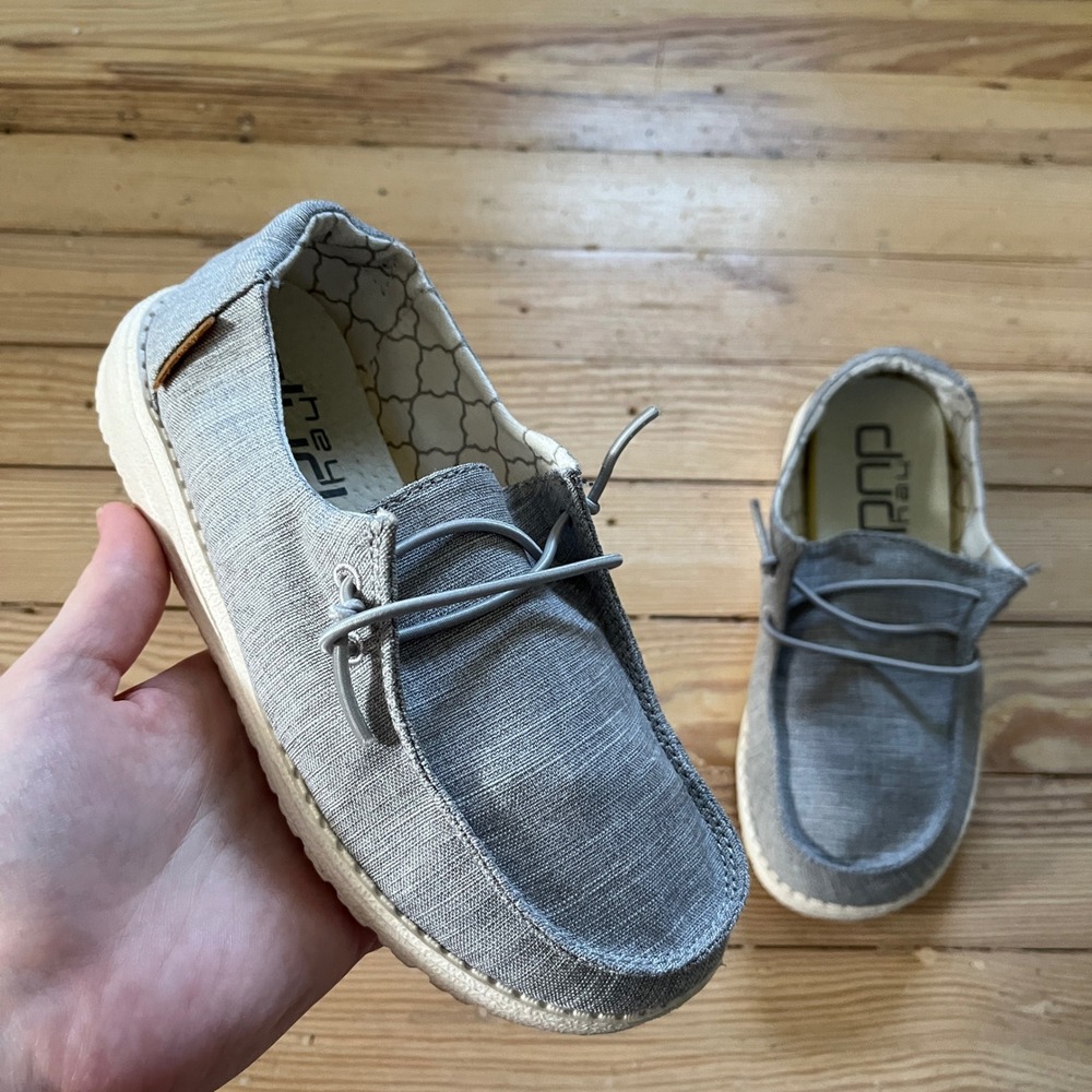 Hey Dude Wendy Youth Size K13 Grey Textile Slip On Moccasin Loafer Like New Shoe